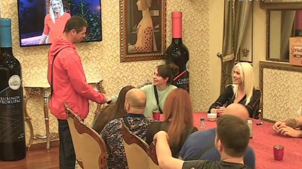 NE POSTOJI ČOVEK U BEOGRADU KOJI NIJE ČUO ZA NJEGA! Neki ga obožavaju, neki mrze, ali novi učesnik Parova je za svako poštovanje!