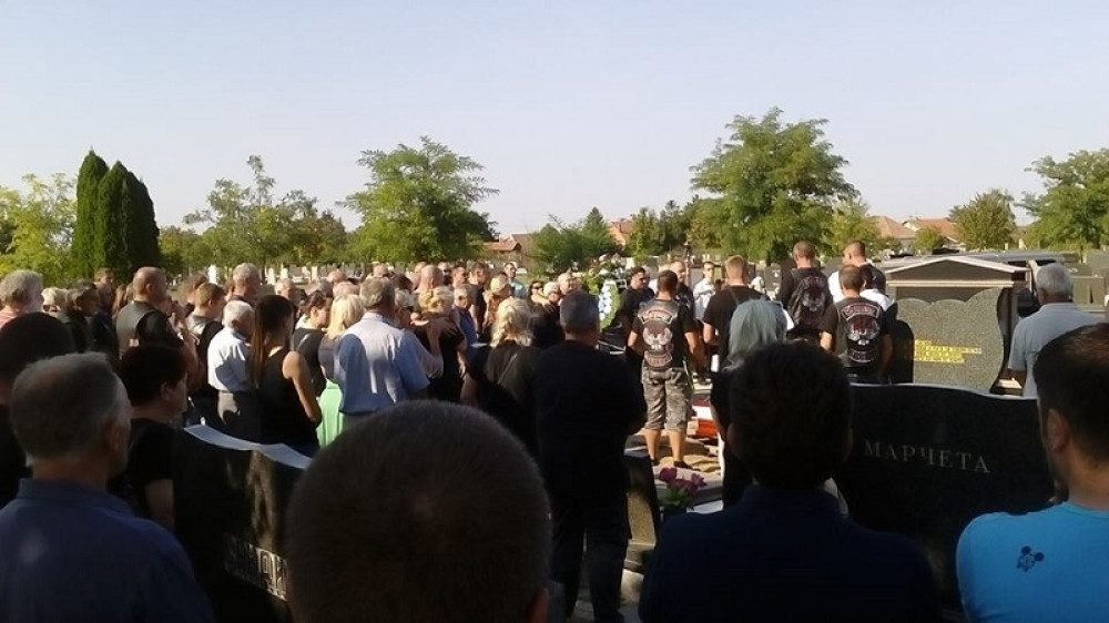 POGINUO POZNATI SRPSKI BAJKER: Poslednji pozdrav za Duleta uz plač, brujanje motora i tamburaše