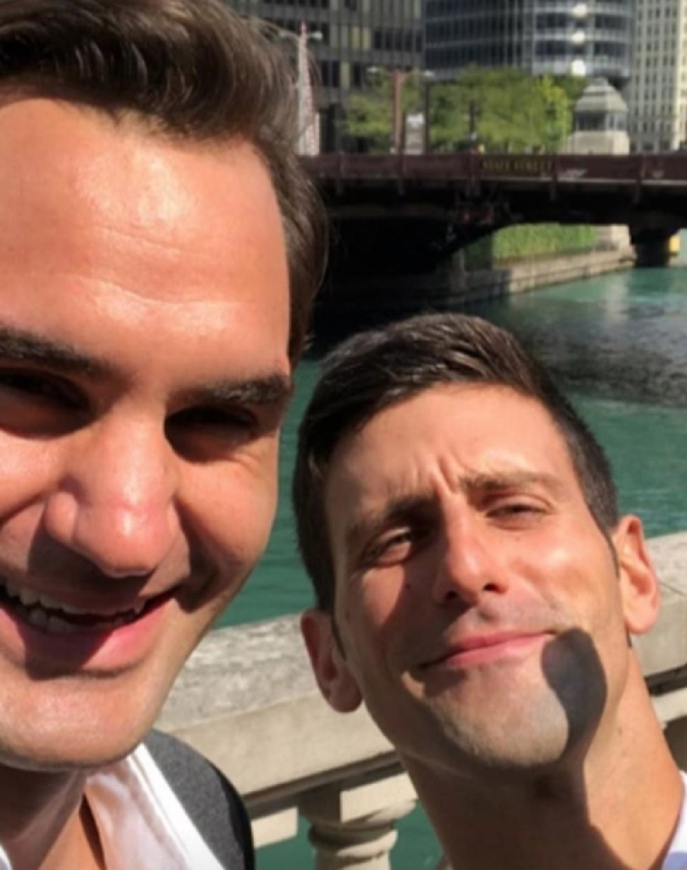 Novak i Federer objavili SELFI GODINE, šta ovo rade na slici? (FOTO)