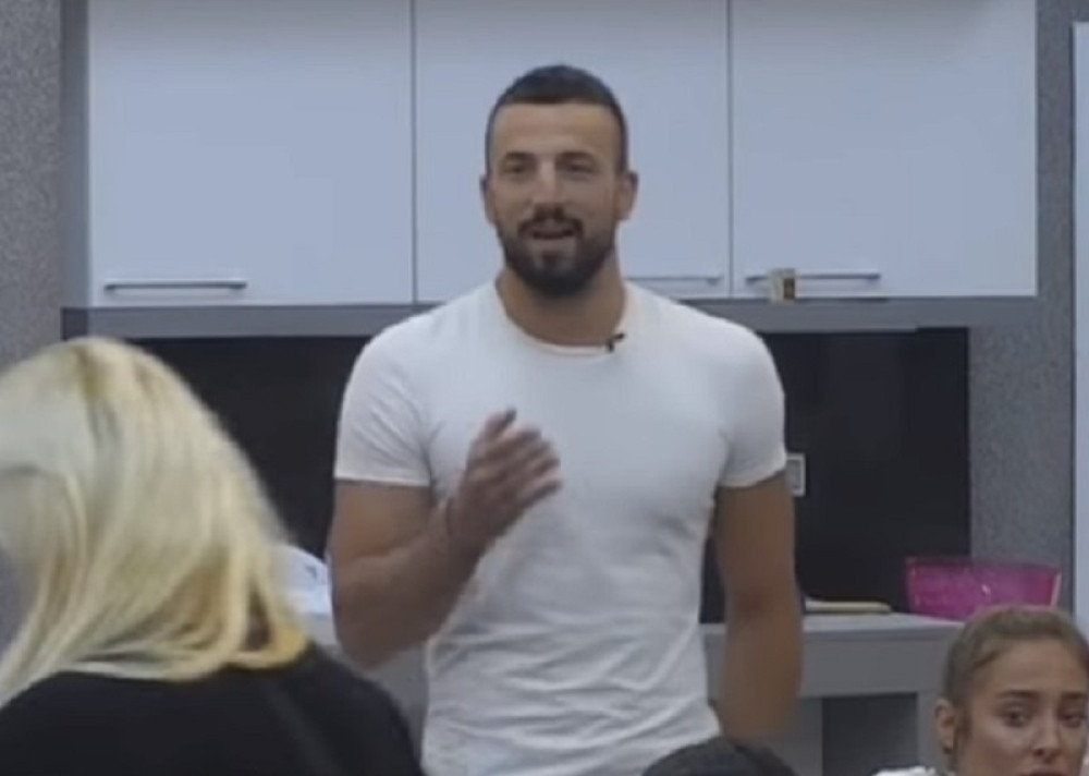 ISPLIVALA SKANDALOZNA PREPISKA: Vladimir Tomović muvao POZNATOG GLUMCA, slao mu slike polnog organa!