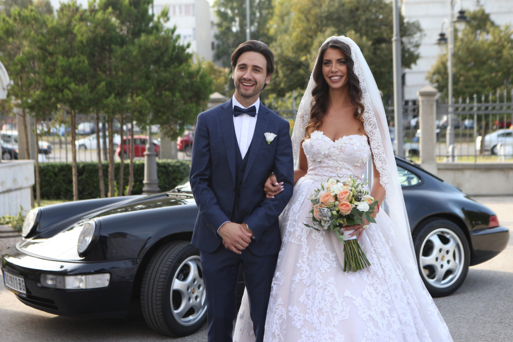 IZNENADIĆETE SE! Pevač otkrio koliko često vodi ljubav sa svojom ženom!