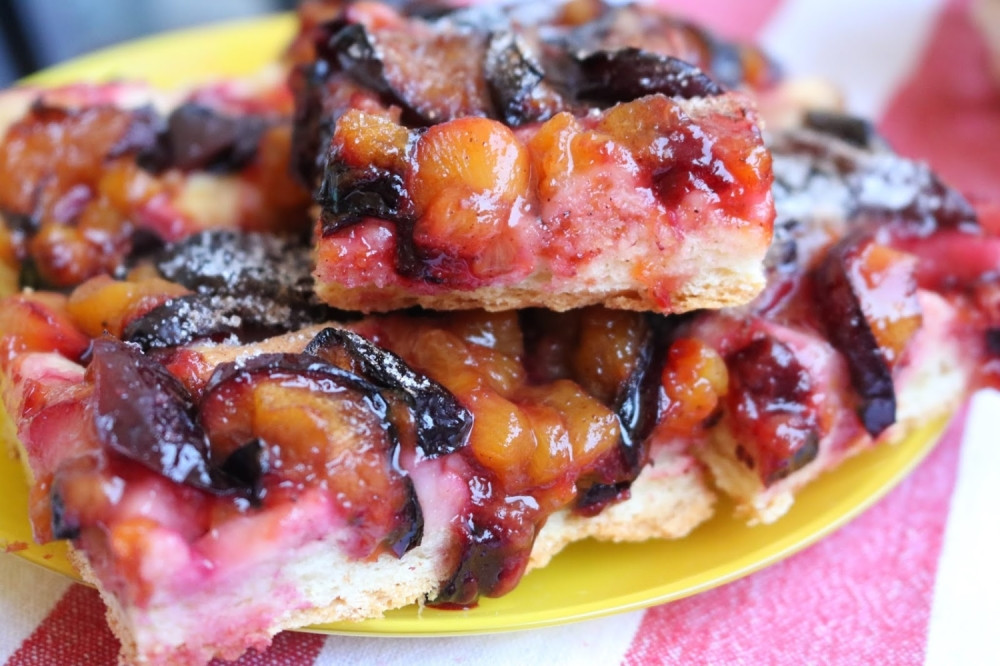 Starinski kolač - Preukusno testo sa šljivama koje se topi u ustima (RECEPT)