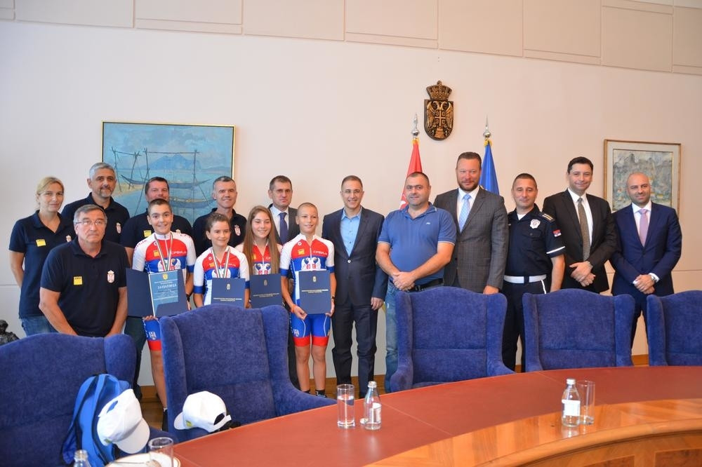 SVEČANI PRIJEM ZA OSNOVCE U MUP Reprezentacija Srbije osvojila 3. mesto na Evropskom takmičenju u poznavanju saobraćaja