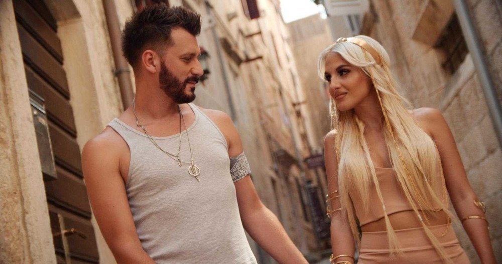 SVI SU SUMNJALI U NJIHOVU LJUBAV: Sara i Vojke snimili duet! Raznežićete se kada budete videli spot!