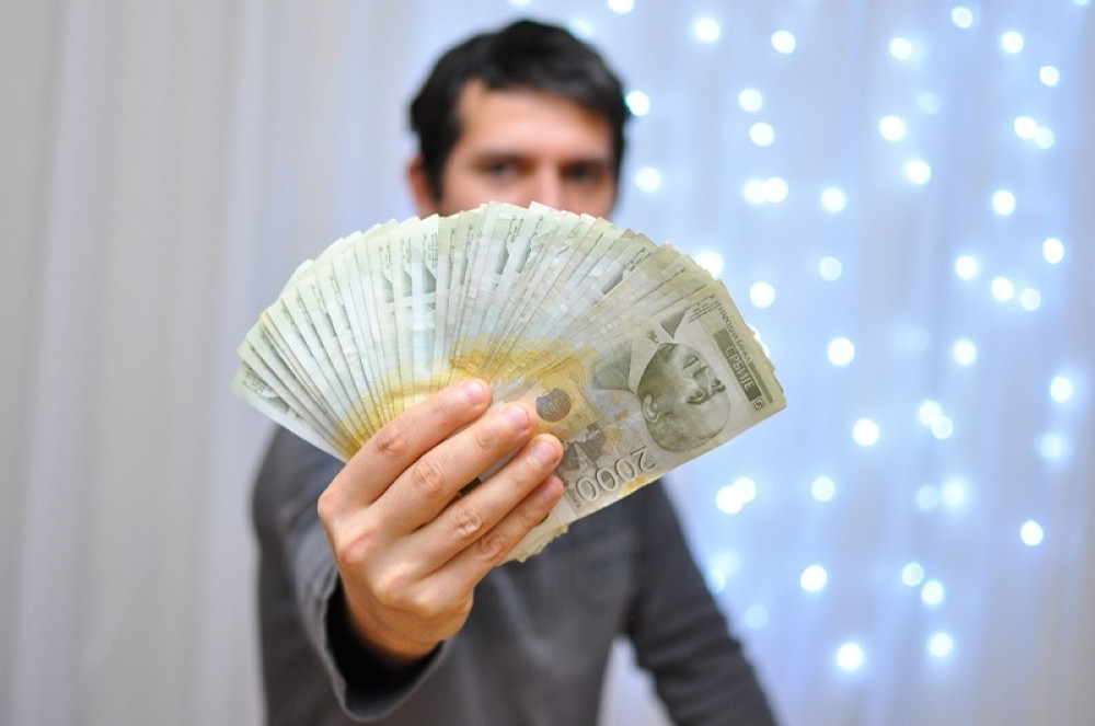 Smeši vam se dobra zarada, ostvarujete sjajan posao! Blago vama!