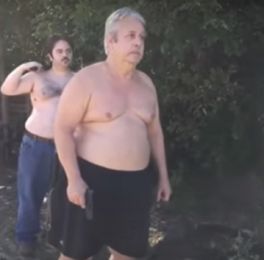 Otac i sin ubili čoveka zbog dušeka, supruga i brat ubijenog snimali telefonom (VIDEO 18+)