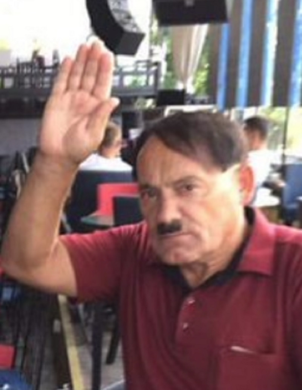 Albanac iz Mitrovice, terorista OVK, obožava Hitlera i ponaša se kao on! Divi mu se jer je bombardovao Srbe!