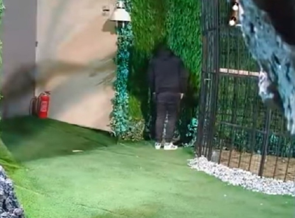 OBEZBEĐENJE MUNJEVITO REAGOVALO "Pu*i ku*čeve u mraku!" Zorica oplela po Mirku, on pokušao da POBEGNE! (VIDEO)