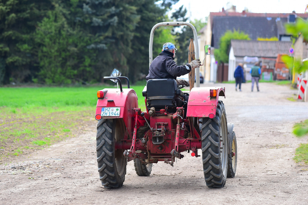 Muškarac poginuo u prevrtanju traktora, pao pod priključni alat