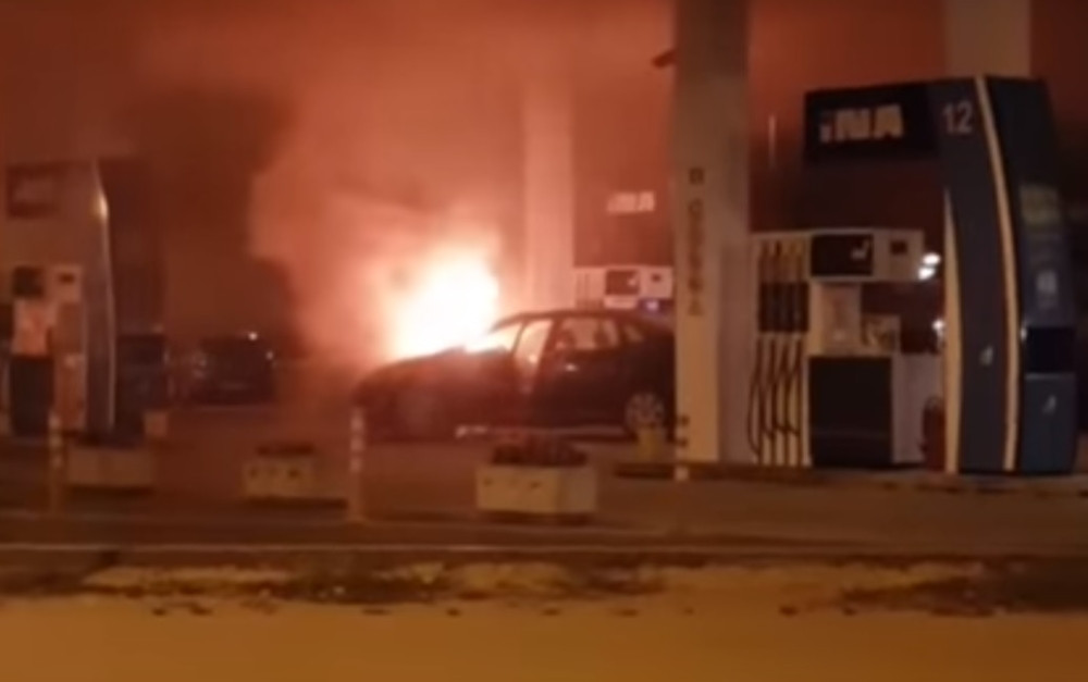 Stao na pumpu da sipa gorivo, pa se zapalio, svi počeli da beže!