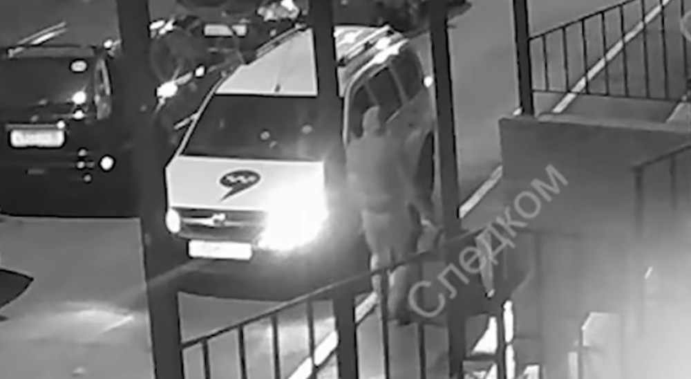 Taksista pomogao Aleksandru da ubaci kofer u taksi, ni ne sluteći da je unutra Anino telo!