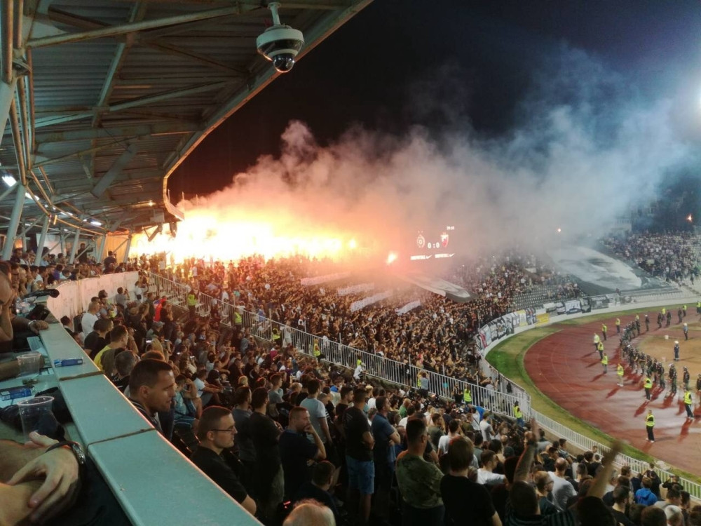 Pre NEVIĐENE BOMBE RIKARDA, usledila je OVA BRUTALNA PORUKA navijača Partizana! (VIDEO)