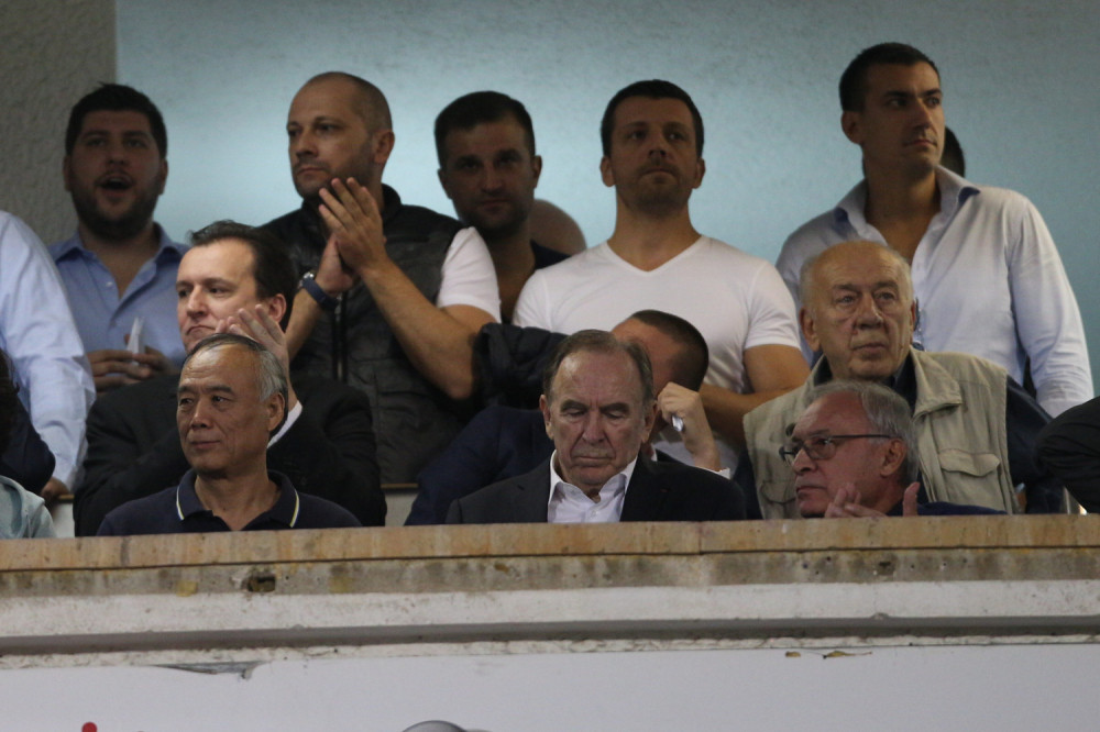 Pogledajte predstavnike Partizana i Zvezde na derbiju i ŠTA SU TO RADILI u svečanoj loži! (FOTO)