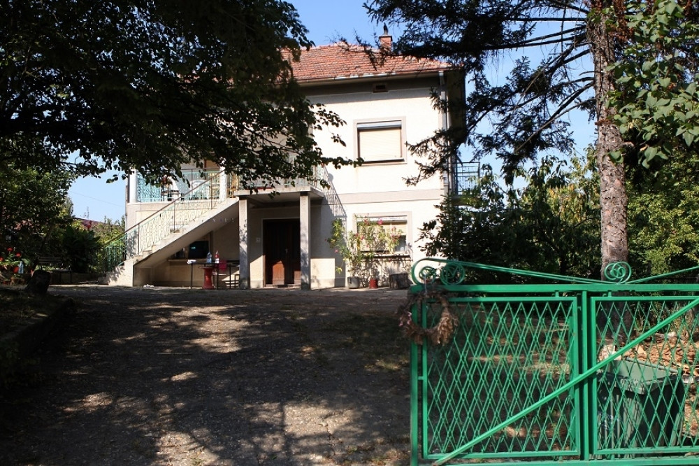 Određen pritvor muškarcu koji je sekirom ubio majku