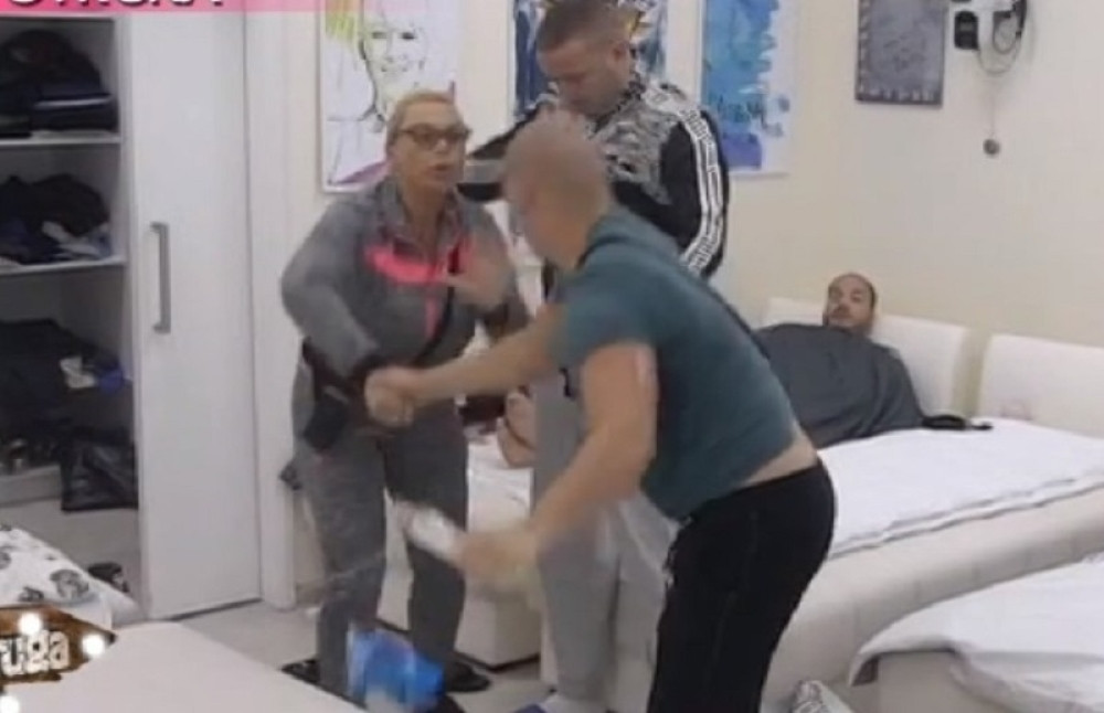 Po tebi dede ke*aju, stariji čovek te je na brodu... Stravične optužbe na račun Miljane i njene majke!