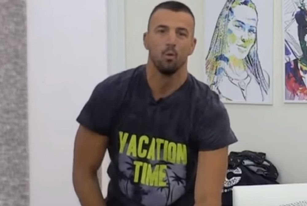 Vladimir Tomović oglasio se nakon priče da mu je pevačica nudila SE*S!