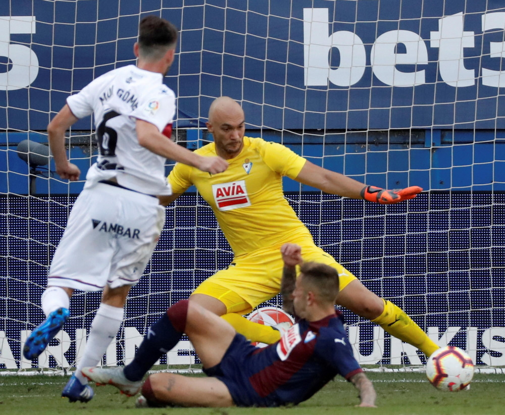 Dmitrović poskidao sve šuteve igračima Valensije, u poslednjim sekundama meča usledio KONTRAUDAR... iii 1:0! Ćao!