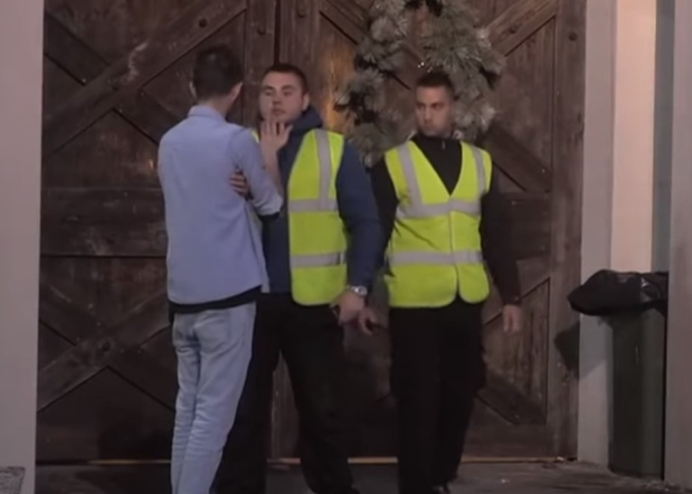 GAVRIĆ NIJE JEDINI! On se iskrao i neprimetno otišao na kapiju Zadruge! Obezbeđenje odlepilo! (VIDEO)