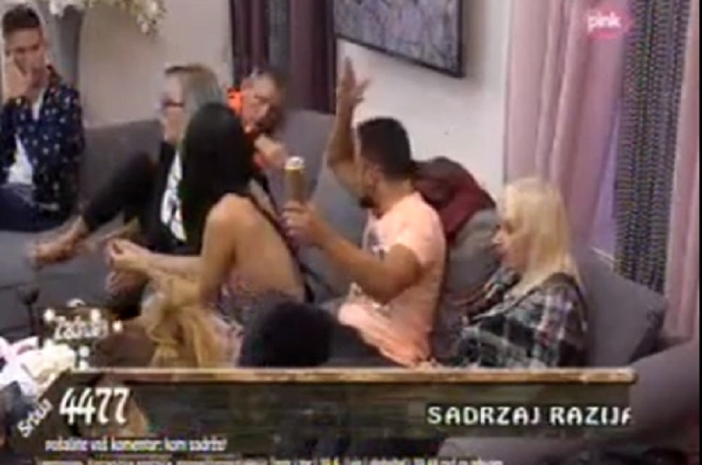 OVOM MITROVIĆU ĆU JE*ATI MAJKU! Bora Santana izgubio kontrolu, uhapsili ga i odveli u zatvor!