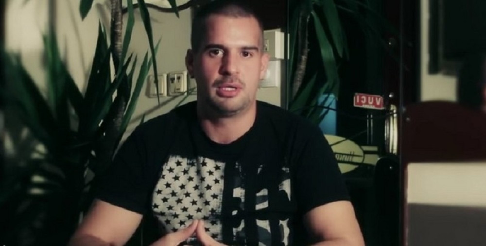 Preko noći je postao internet zvezda čije snimke gleda preko milion ljudi, a on sada ima JAKU poruku za sve! (VIDEO)