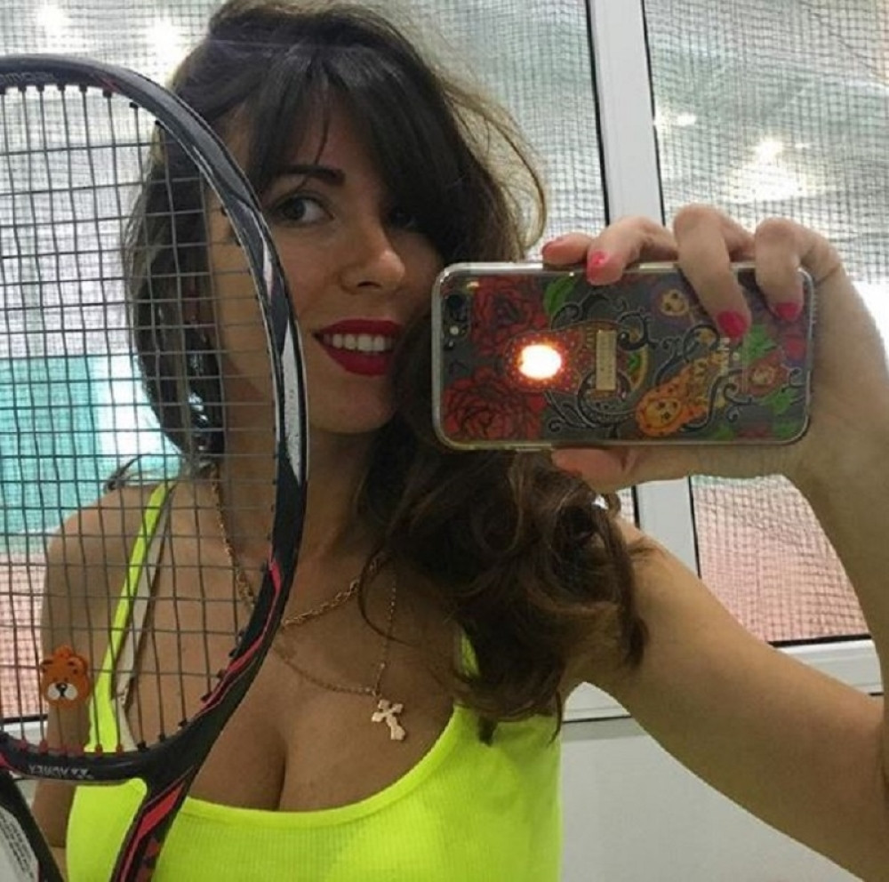 Ova ruska seks bomba je TENISKI TRENER I IMA ŠTA DA KAŽE Noletu, Rafi i Rodžeru! (VIDEO)