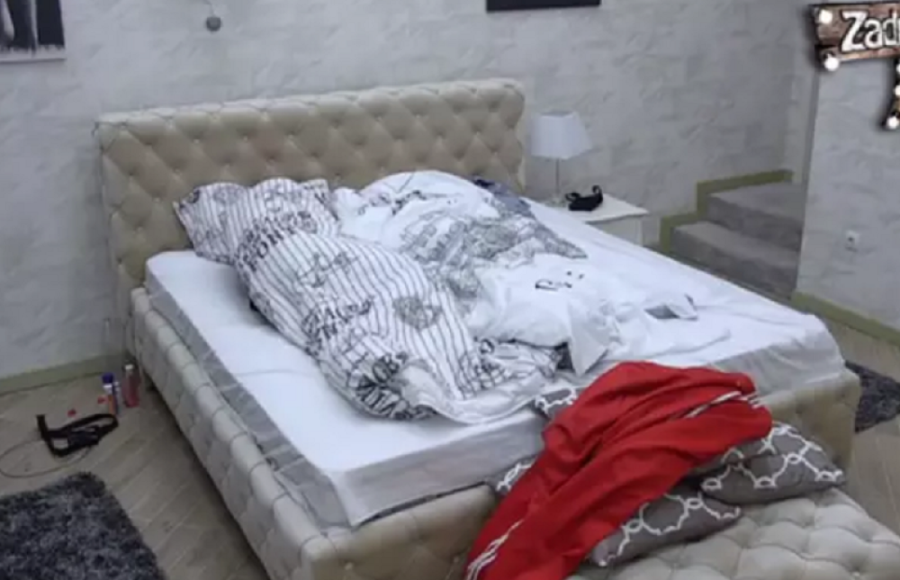 NEĆE STATI DOK NE RAZVALE KREVET! Stanija i Vladimir u novoj žestokoj akciji pod pokrivačem!
