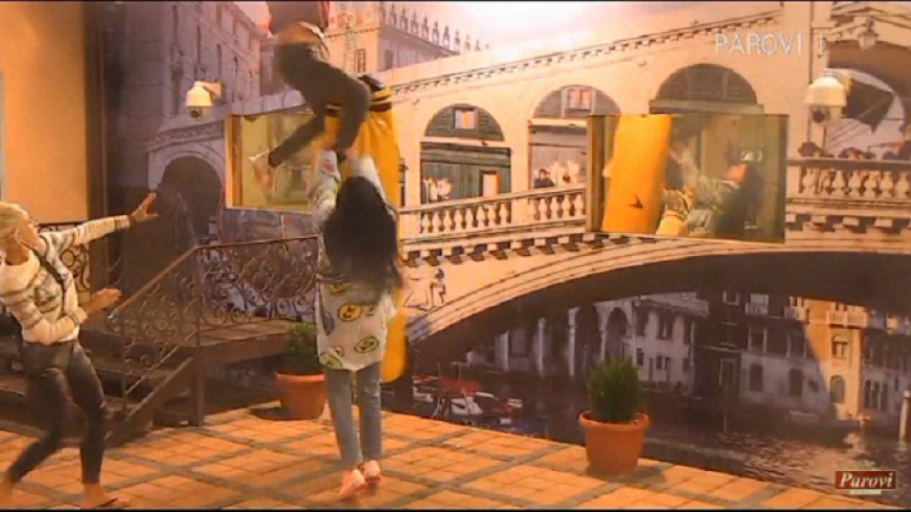 HOROR U PAROVIMA: Učesnik hteo da skoči sa krova!