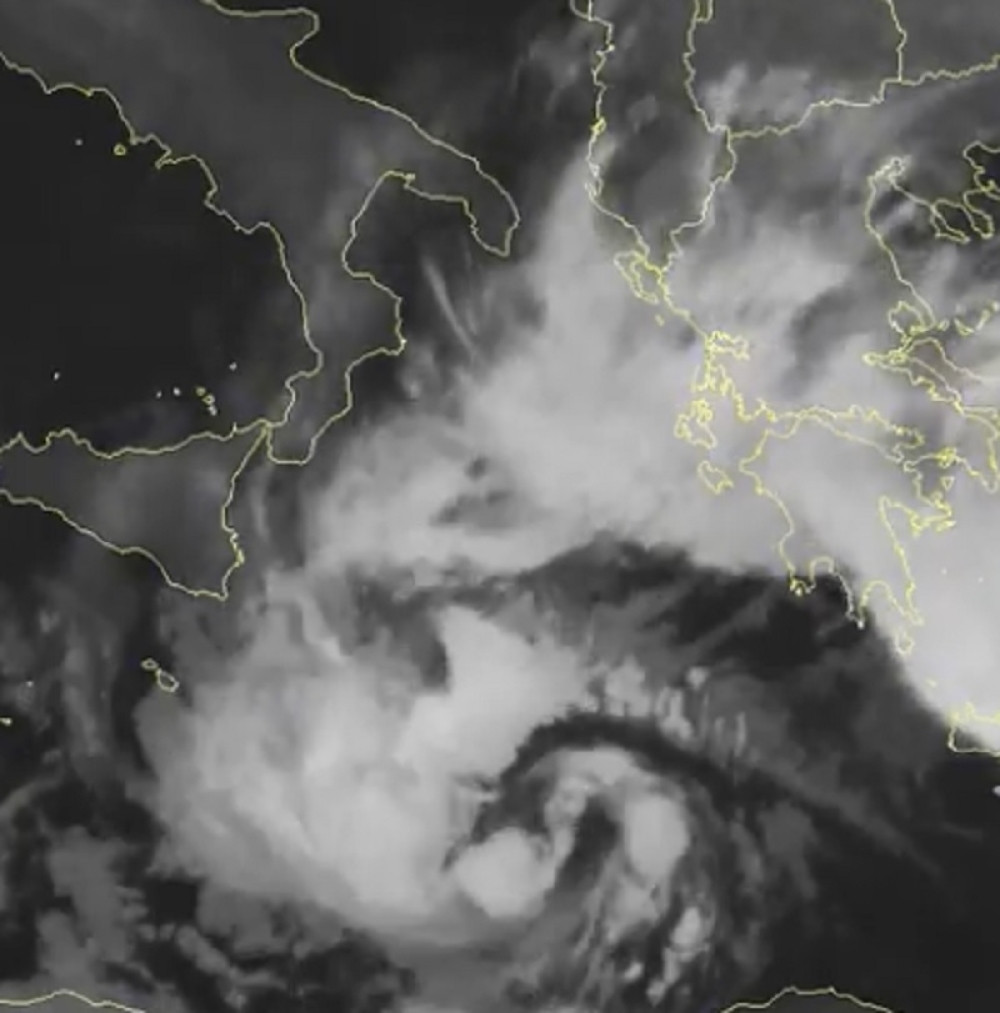 Meteorološki cunami izazvao opšti strah! Oluja sve rušila pred sobom, jedan grad totalno potopljen!