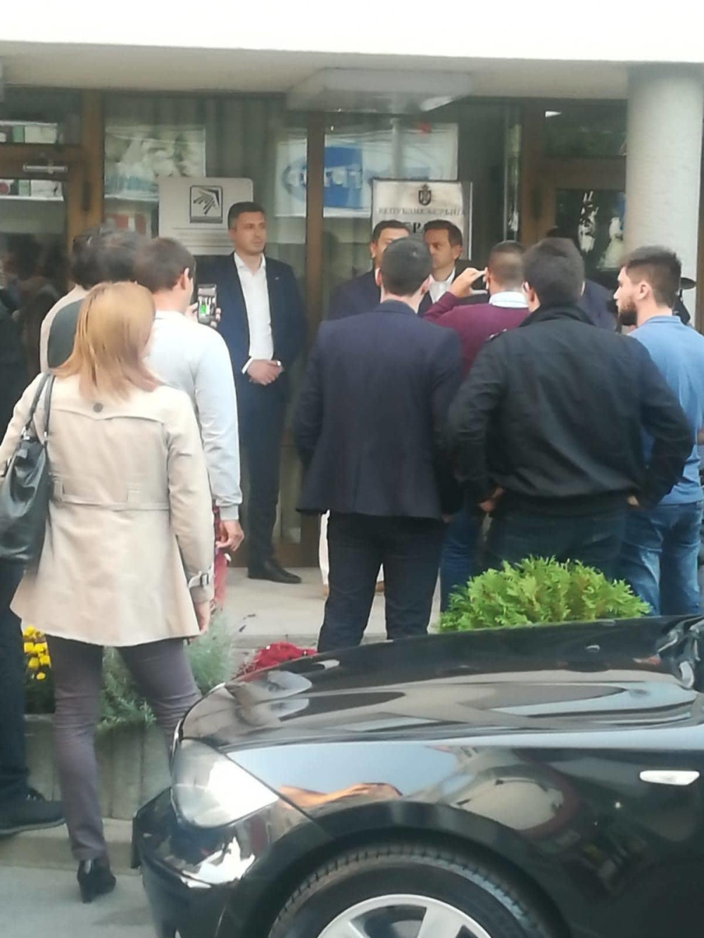 Lideri opozicije pokušali da održe miting u Loznici, pa doživeli DEBAKL! (FOTO)