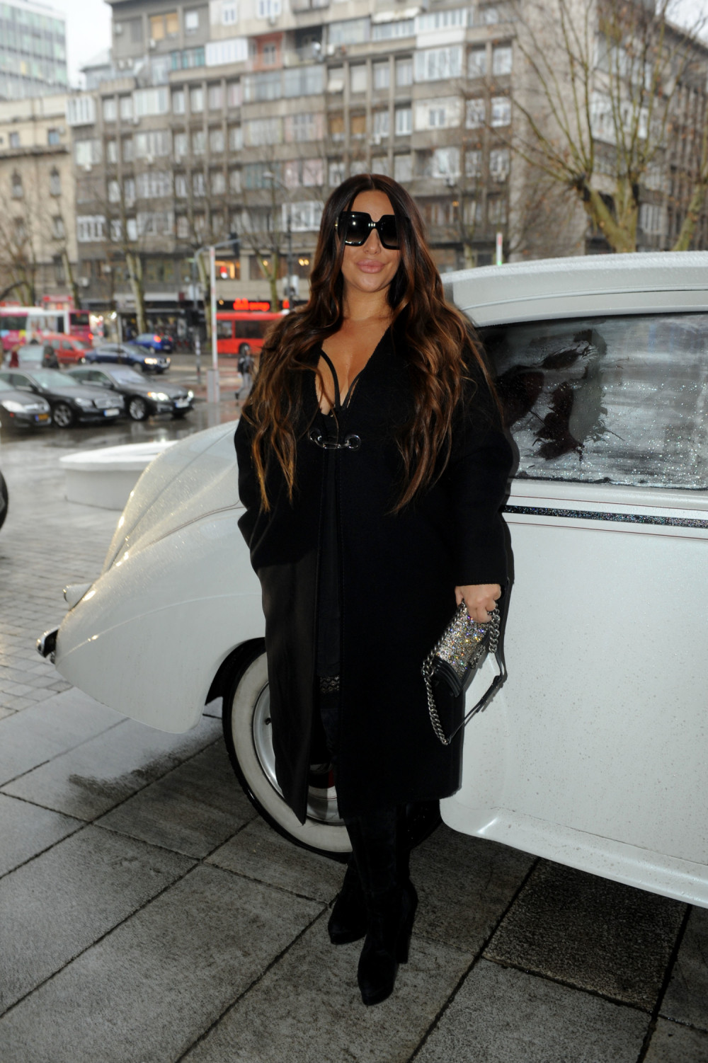 ANA NIKOLIĆ IZAZVALA BES BAHATIM SNIMKOM: Prvo joj je Karleuša očitala lekciju, a onda se priključila i ova pevačica! Mreže gore!