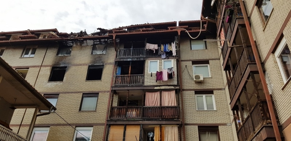 Anica izgubila bitku, preminula i treća žrtva stravičnog požara u Novom Pazaru