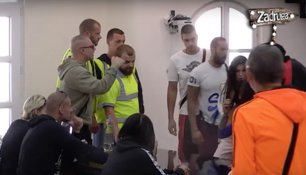 POLOMIO TANJIR, RASEKAO DOROTEI GLAVU Horor uživo u "Zadruzi"! KRV SAMO ŠTO NE LIJE