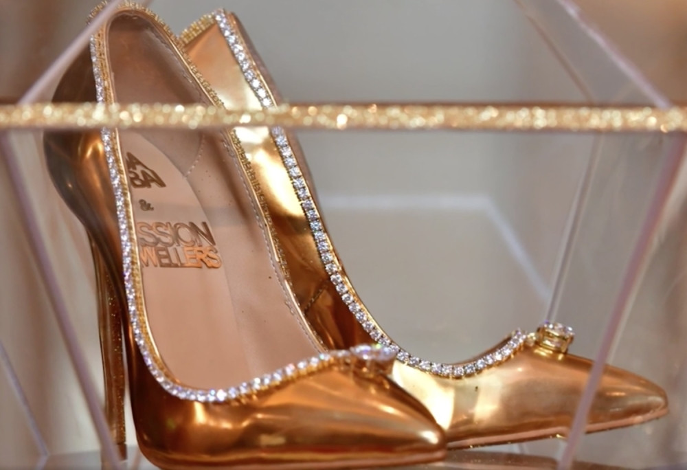 NAŠE PEVAČICE BI UBILE ZA NJIH Ove cipele koštaju vrtoglavih 15 miliona evra, razlog je BIZARAN!