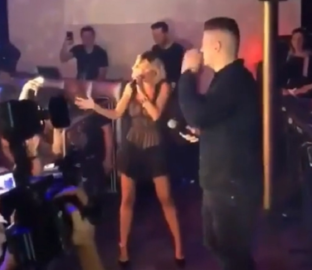 Ušli smo unutra, a tamo nas je čekao prazan klub iako smo...