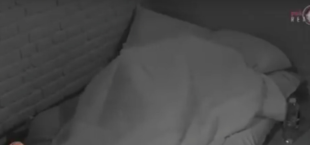 VRELO JUTRO U GARDEROBERU Napaljen počeo da joj liže si*e, usledila žestoka akcija! NISU MARILI ZA KAMERE (FOTO 18+)