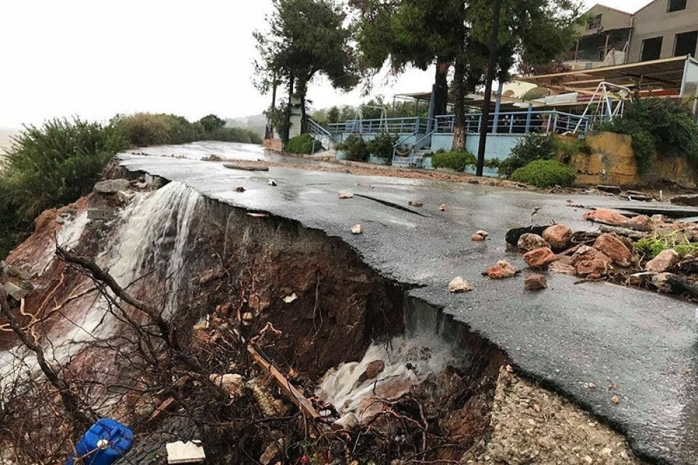 STRAVIČNO NEVREME U GRČKOJ: Srbi zarobljeni na Skijatosu!
