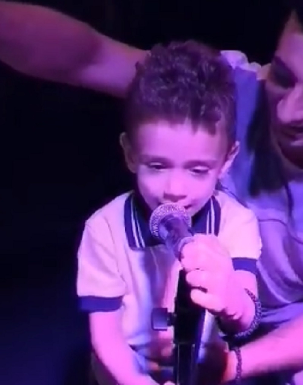 Ovako je Dušan pevao pesme voljenog kluba (SRCEPARAJUĆ VIDEO)