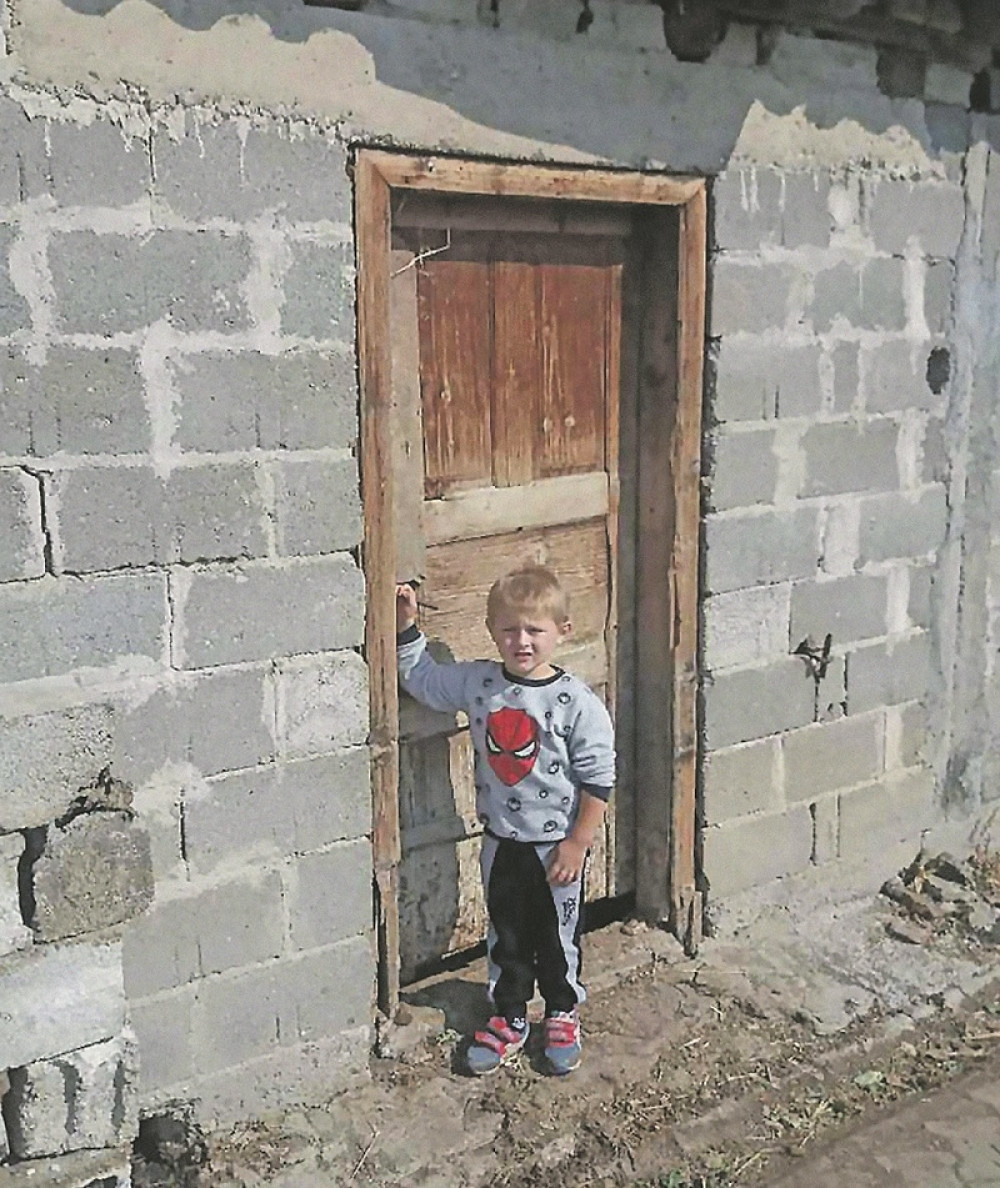 Malog Damjana, kome su lopovi ukrali kravu, zadesila nova nesreća!