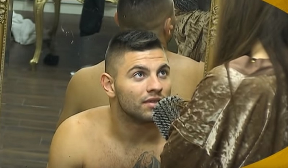 POKAZAO POLNI ORGAN NA NACIONALNOJ TELEVIZIJI: Benjamin skroz go uživo u programu prošetao vilom! (18+)