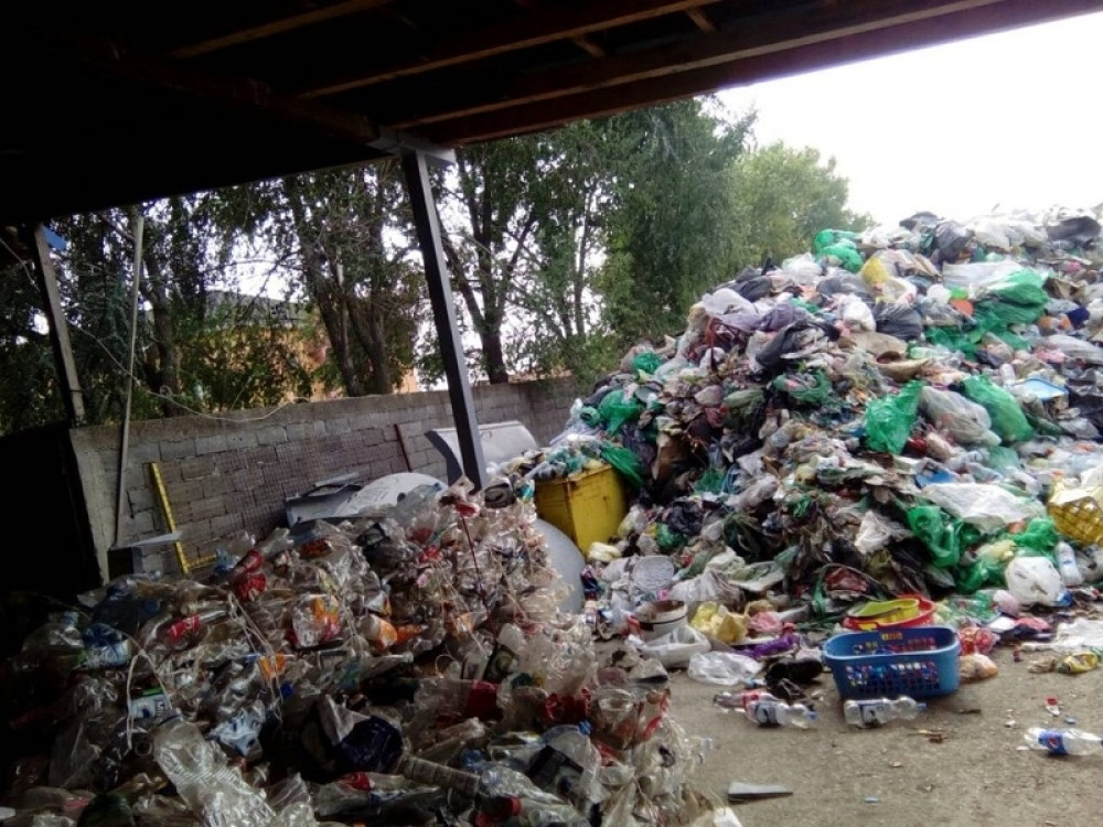 Ljudi se dave u prigradskom naselju, gradske vlasti ćute i šikaniraju one koji im skrenu pažnju