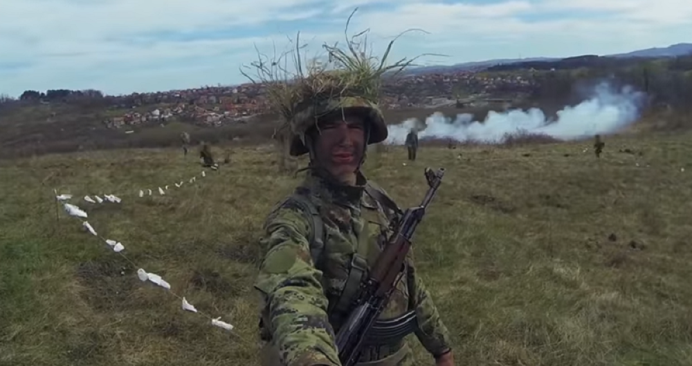 Svi su ga napali da nije dostojan svete srpske uniforme koju nosi (VIDEO)