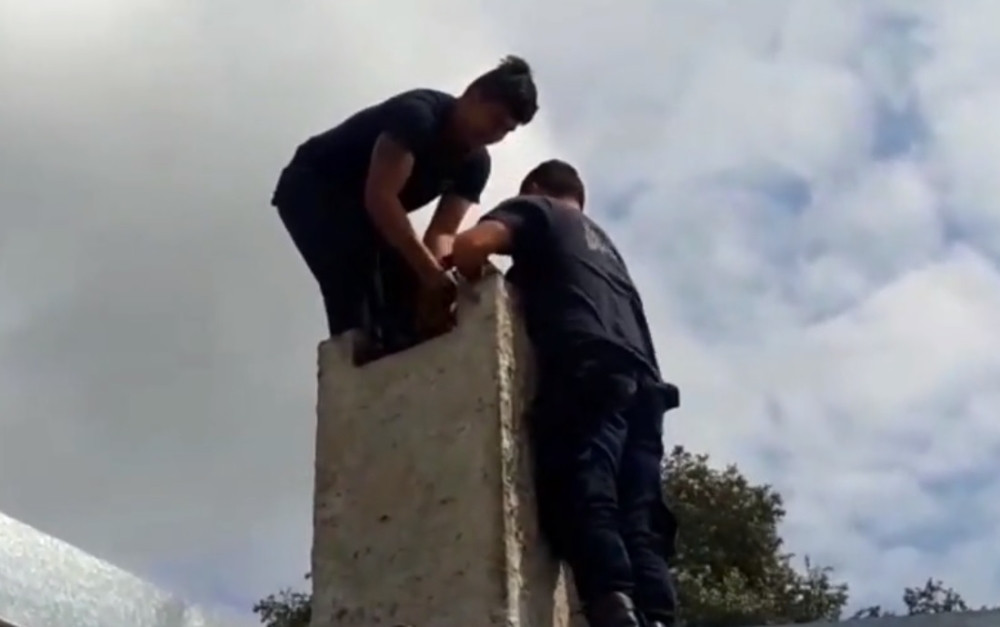 Uhvatili lopova u pljački, krenuo da beži kroz dimnjak i zaglavio se, a onda su usledile prave muke (VIDEO)