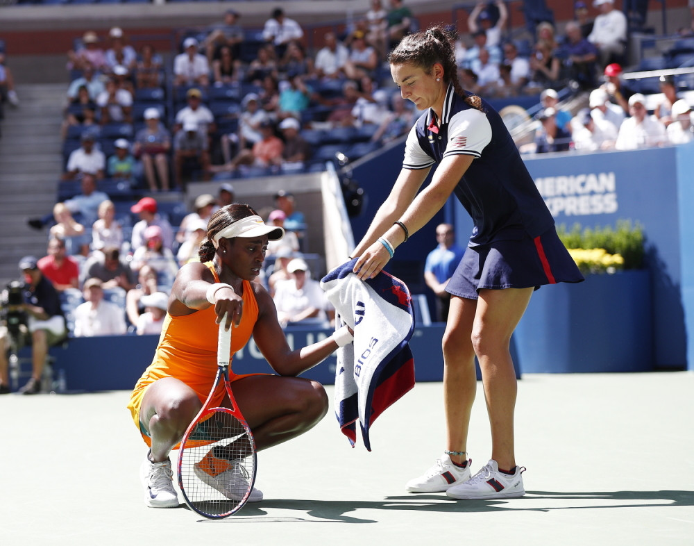 Slavne teniserke se umalo potukle: "JE*ENA KU*KA probala je da me povredi"! (VIDEO)