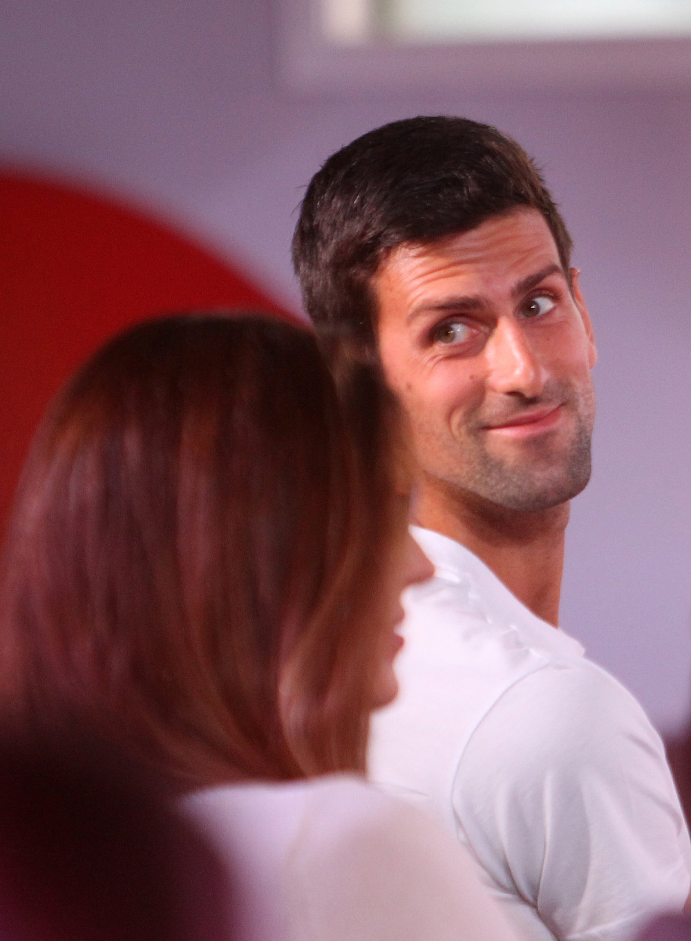 Šta to radiš, Nole? On joj se smeška i MILUJE je, ona ćuti i uživa! (VIDEO)