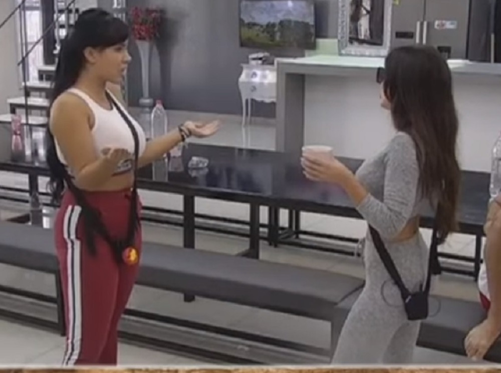 Na čemu je ona gradila karijeru? Na du*etu! Aleksandra podržala Sandru Afriku i žestoko spustila STARLETU