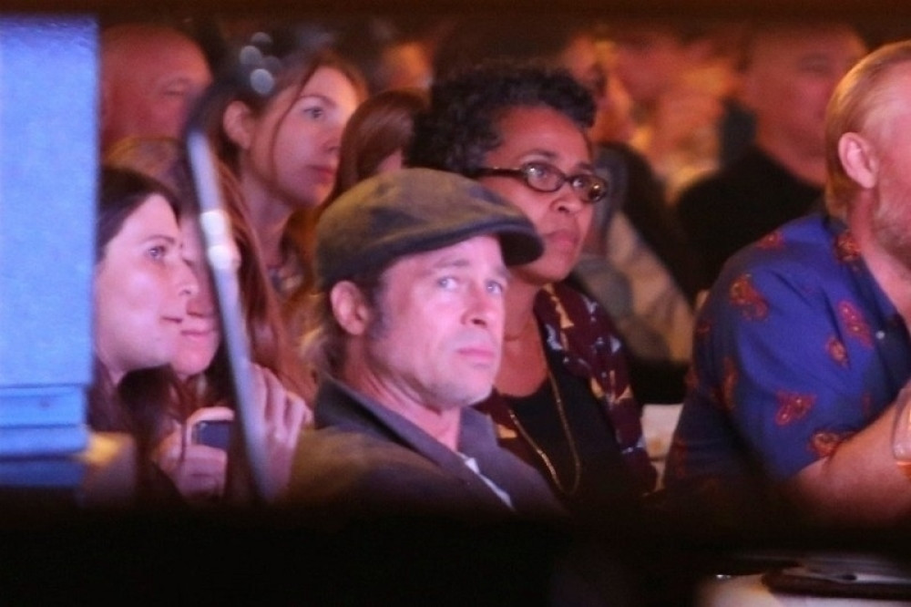 BRED PIT UHVAĆEN SA NOVOM DEVOJKOM: Glumac smuvao slavnu dizajnerku! (FOTO)