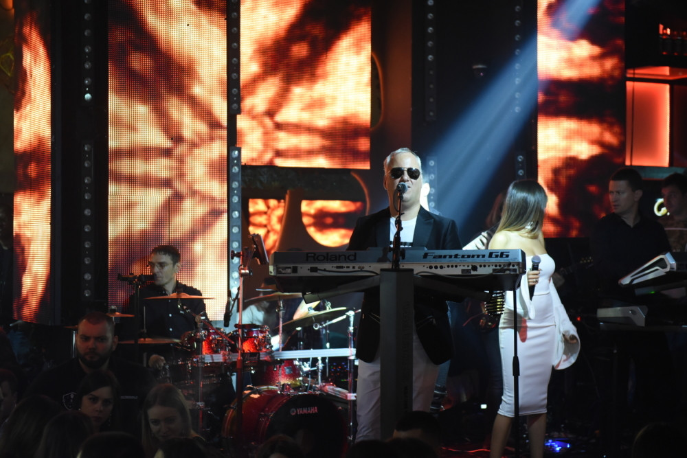 Saša Matić podigao na noge publiku na otvaranju nove sezone kluba "Kasina"!