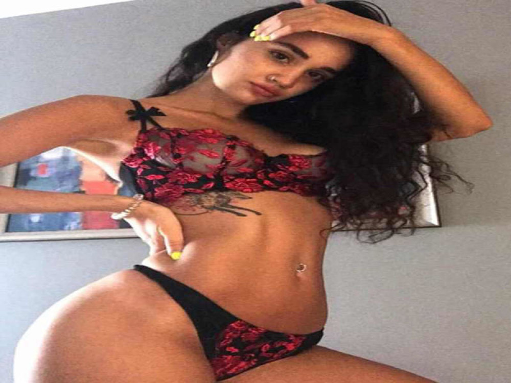 Za njom jure bankar sa Volstrita, nemački biznismen i fudbaler, ali je cena otišla U NEBESA