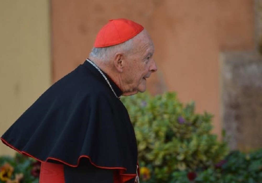 Šiptari u crkvi okačili portret kardinala koji je seksualno zlostavljao svoje podređene