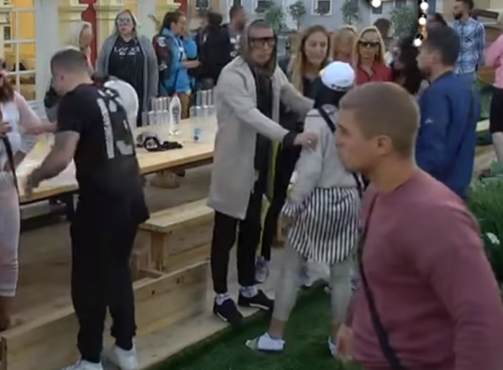 ŠOK! LUNU ODVUKLO OBEZBEĐENJE Tokom brutalne tuče Vladimira i Davida sprečen još jedan incident! Isplivali skandalozni detalji! (VIDEO)